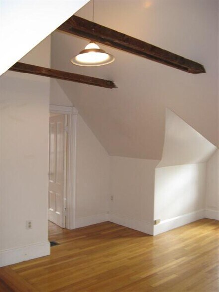 Building Photo - 30 Elm St