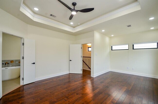Building Photo - 3630 Dreyfus St