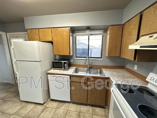 Building Photo - 1749 W 1020 N