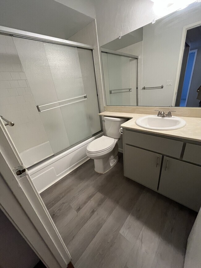 Building Photo - 6936-6936 Sutro Ct