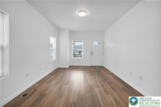 Building Photo - 835 16th Ave