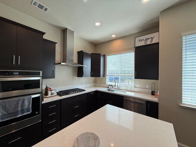 Building Photo - Upgraded single story home in Manteca!