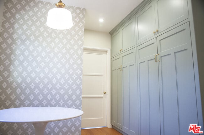 Building Photo - 4519 Van Noord Ave