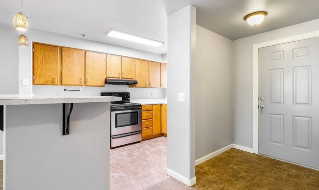 Building Photo - Lake Front Condo! Available NOW!