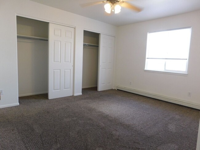 Building Photo - ONE MONTH FREE RENT!