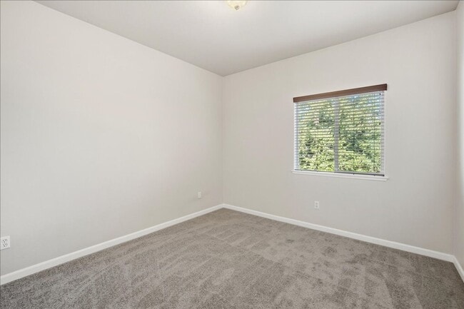 Building Photo - 121 Conner Cir