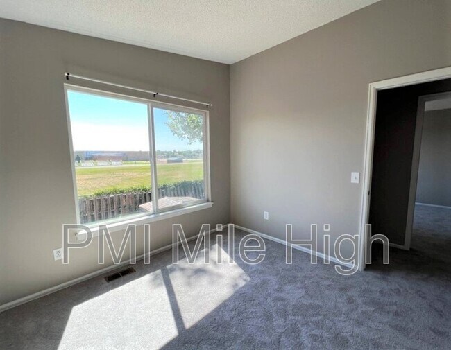Building Photo - Lease Pending: 12512 Forest Dr