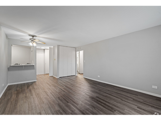 Unit 562-301 Spacious Modern Living Area | Apartment Homes For Rent in Bartlett, IL | Bartlett Lakes