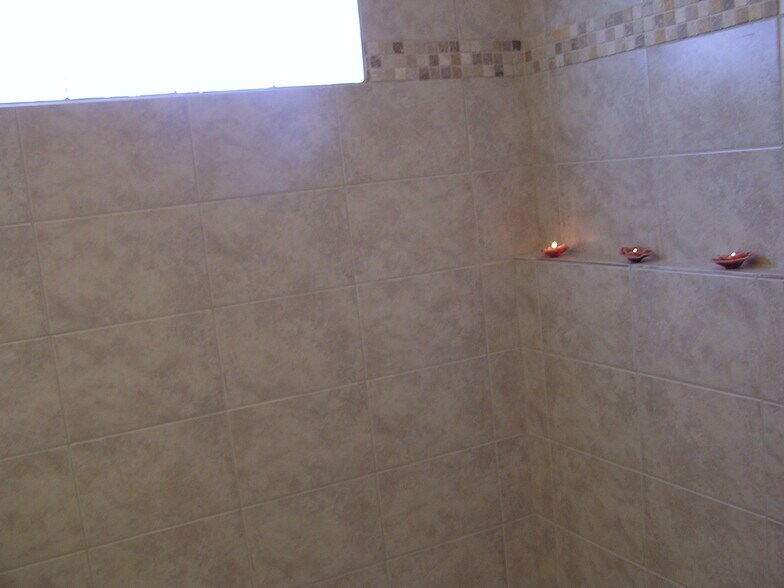 Building Photo - 425 Roosevelt Ave