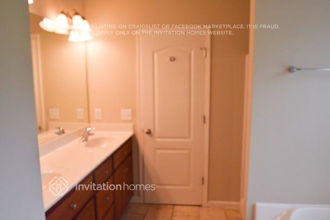 Building Photo - 649 Royal Crest Ct