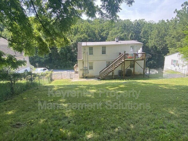 Building Photo - 811 E Beverley St