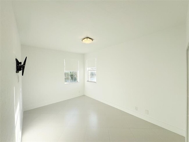 Building Photo - 1549 Barcelona Way