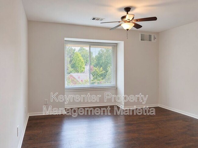 Building Photo - 2190 Palmyra Dr
