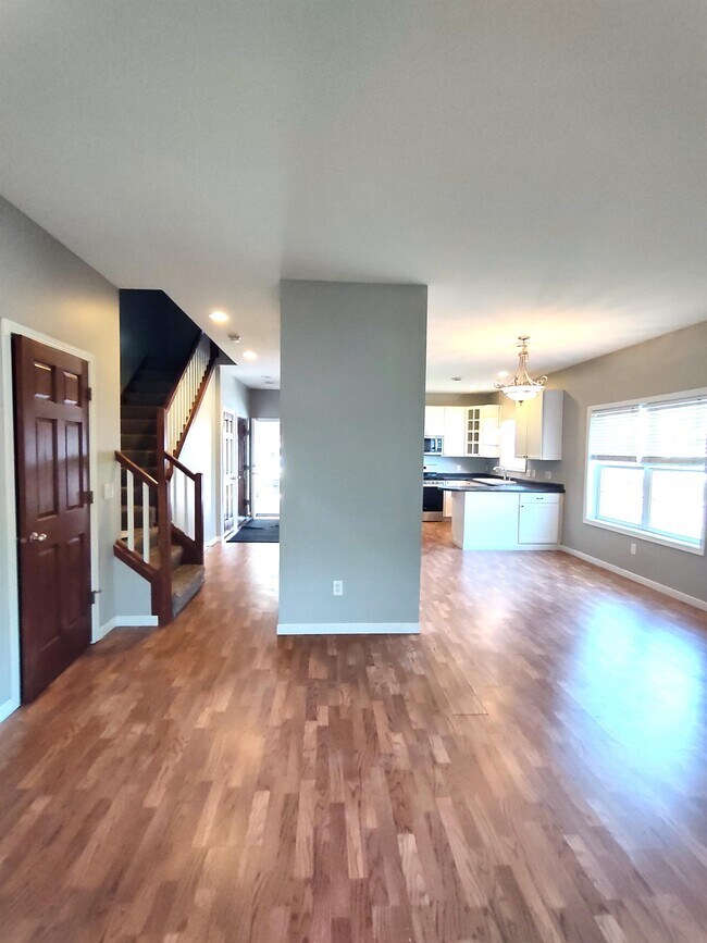 Building Photo - 5948 Oakgreen Ave N