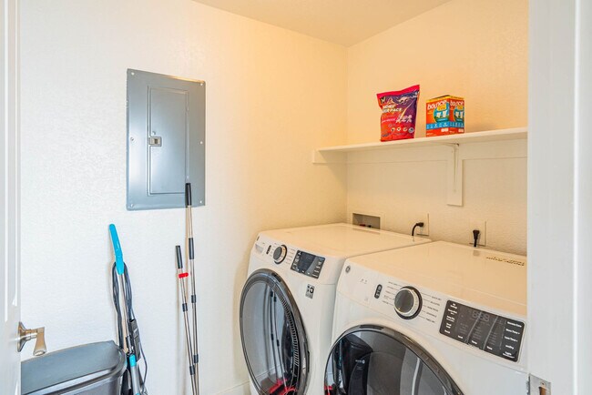 Building Photo - 2150 S 55th St