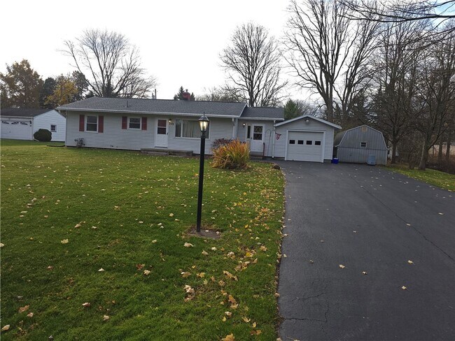 Building Photo - 379 Hollybrook Rd