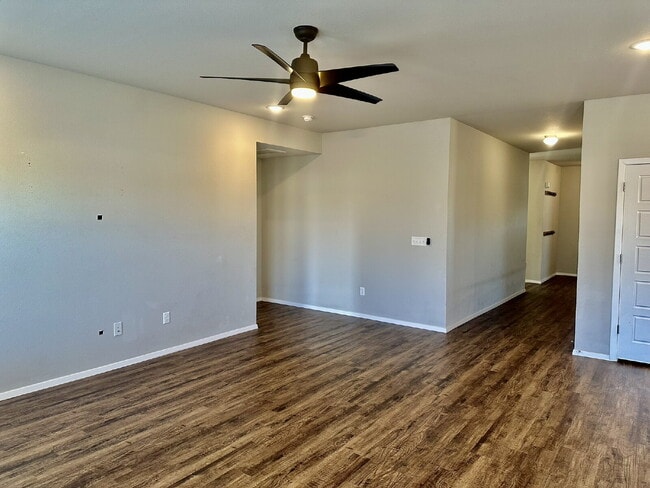 Building Photo - 920 Queen St