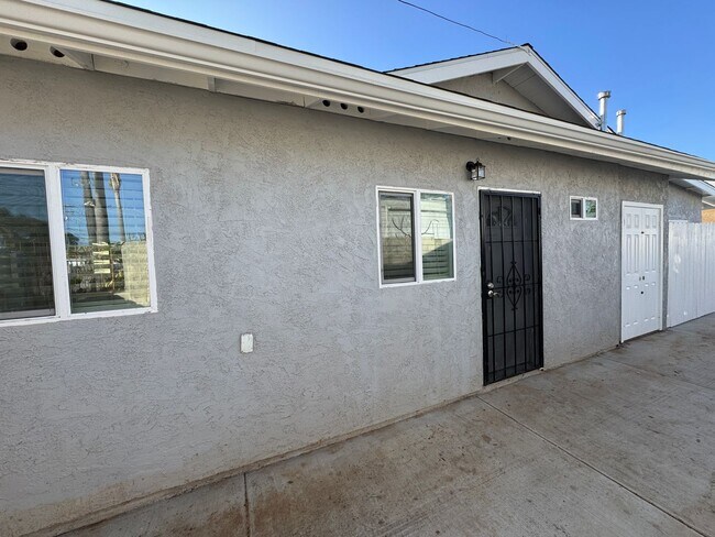 Primary Photo - 1406 Oakdale Ave
