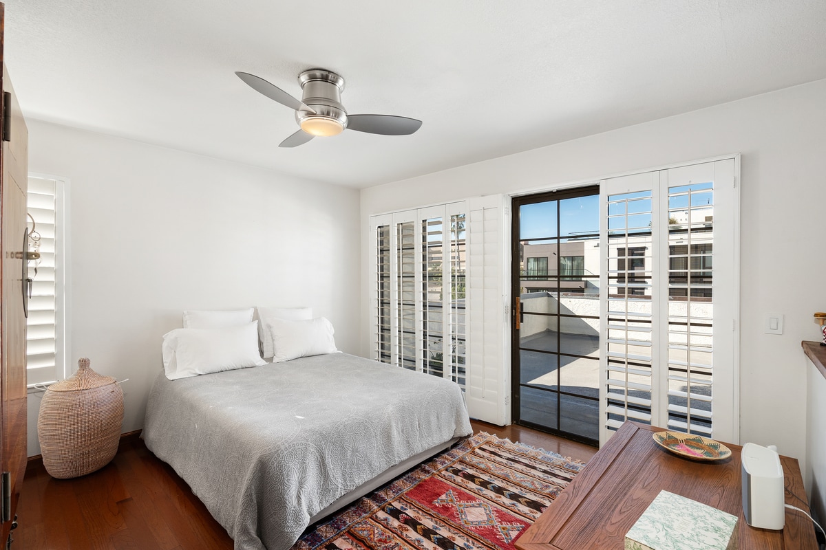 Upstairs Bedroom - 432 S Hamel Rd