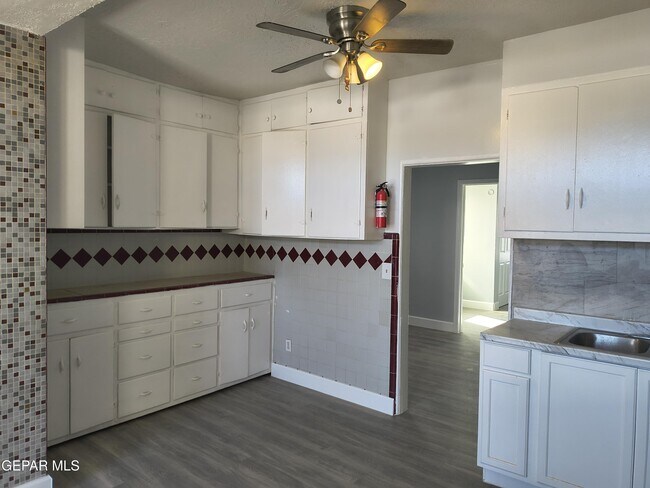 Building Photo - 714 N San Marcial St