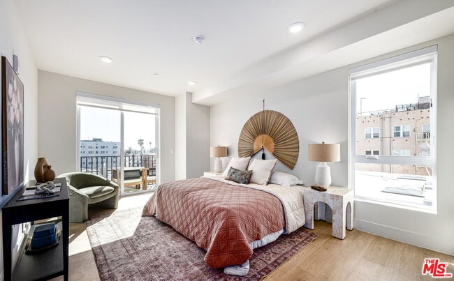 Building Photo - 707 S Berendo St