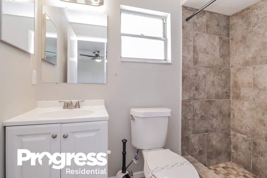 Building Photo - 3837 Stonemont Dr