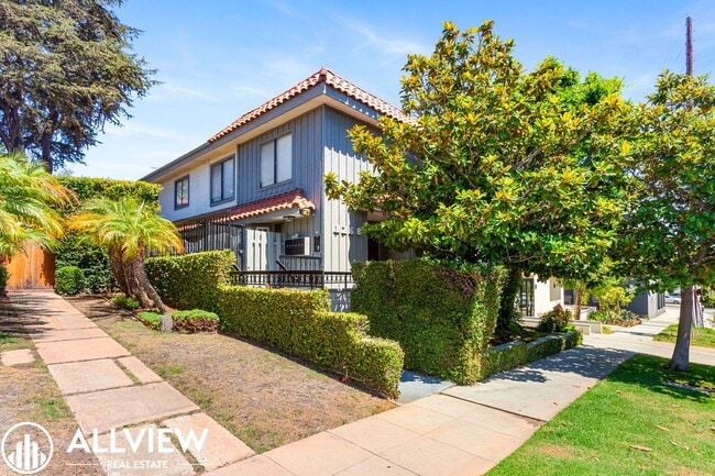 Primary Photo - Beautifully Upgraded 2-Bed, 3-Bath Townhou...
