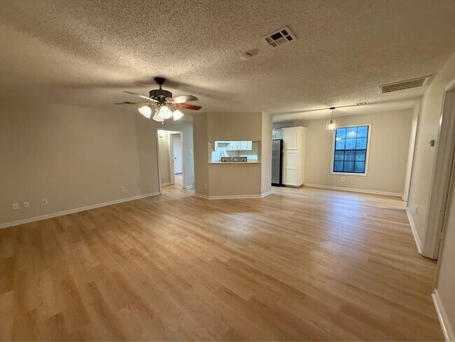 Building Photo - 311 E Jeff Davis Ave