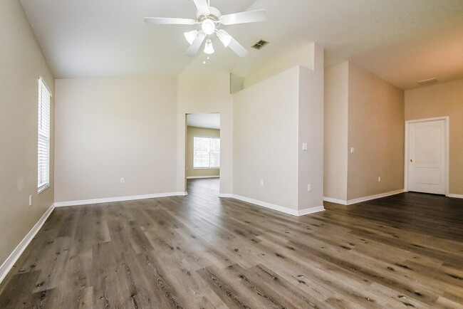 Building Photo - 1195 Lake Pl Ct