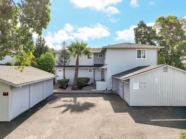 Building Photo - 10 3rd. Street