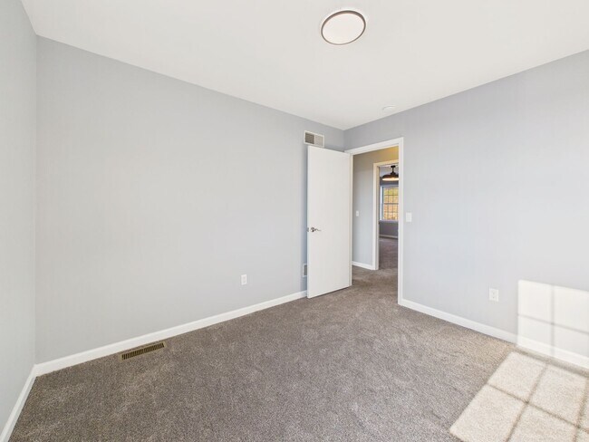 Building Photo - Beautiful Spacious Single Family in Blue Meadow Farms