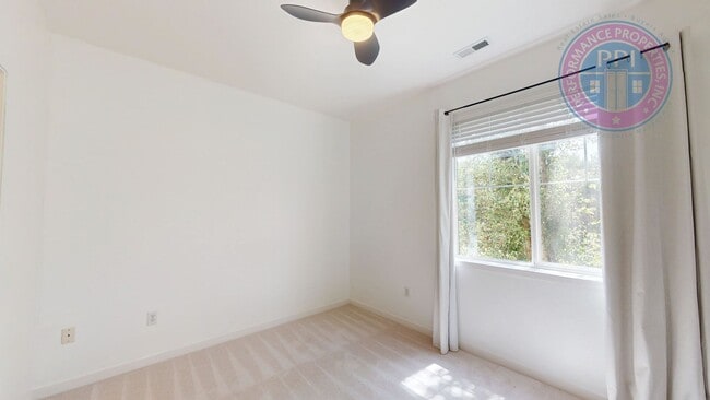 Building Photo - Prime Location, Directly Across From Nike Headquarters! Beautiful Townhouse, Two En-Suites, Centr...