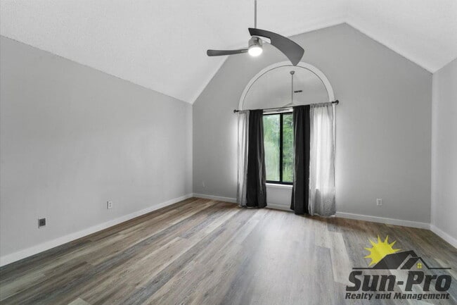 Building Photo - 3960 Oak Trail Run