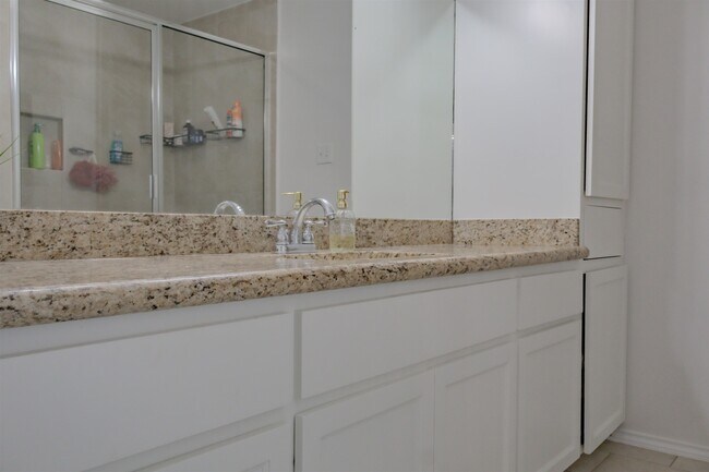 Building Photo - 4305 Alina Dr