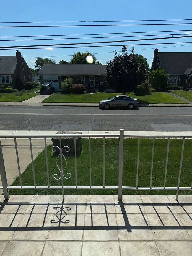 Building Photo - 1000 Chestnut St