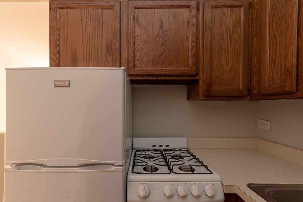 Building Photo - 516 W Melrose St