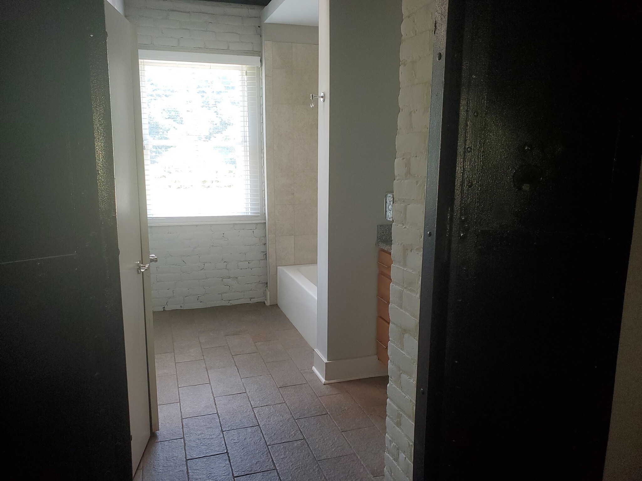 Guest Bath - 1016 Jefferson St