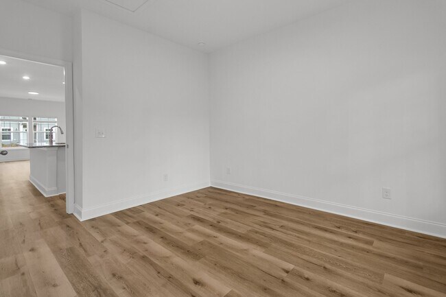 Building Photo - 502 Twin Rivers Dr