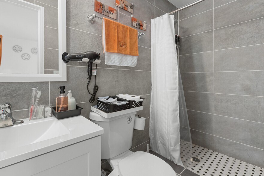 Building Photo - 3880 NW 5th St