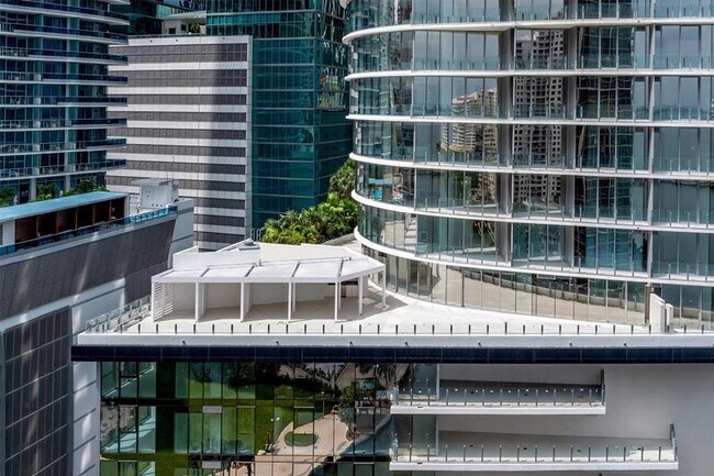 Building Photo - 300 Biscayne Blvd Way
