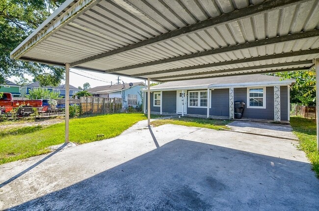 Building Photo - 8162 Homewood Ln