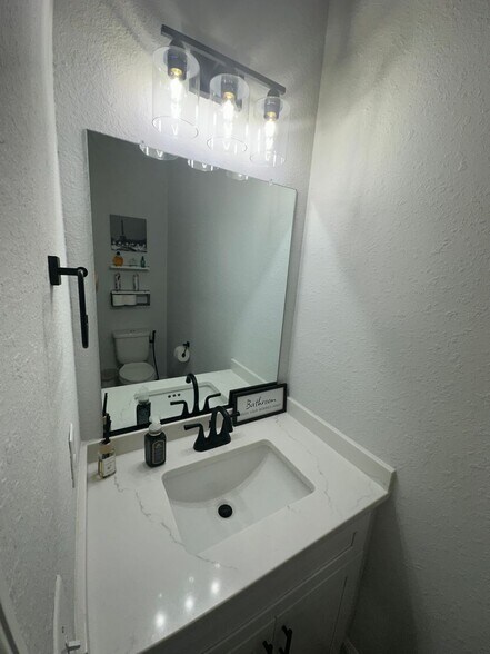 Building Photo - 251 Chapel St