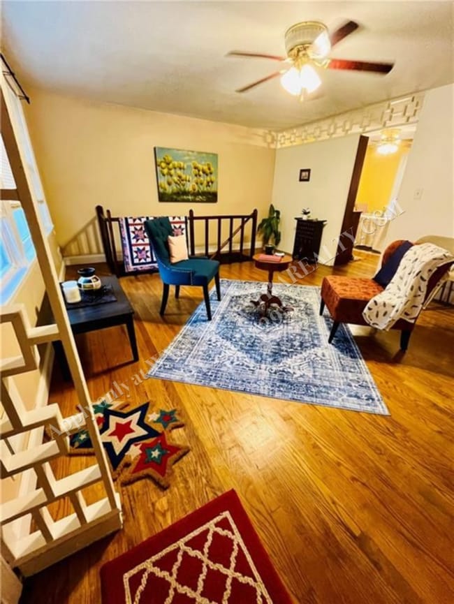 Building Photo - Charming 3 Bed 2 Bath Home-Available NOW!!