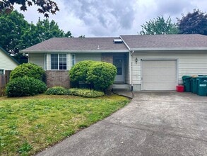 Building Photo - Adorable and Spacious!! Troutdale Duplex in Cul-de-sac!!