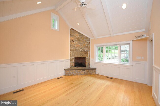 Building Photo - 1420 Creek Road Trail