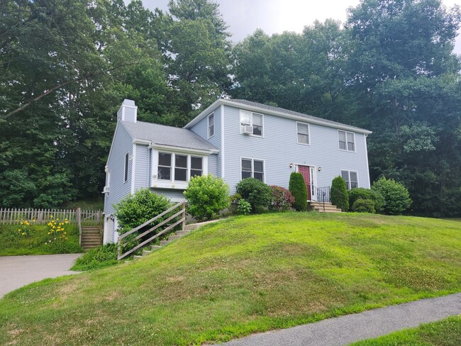 Primary Photo - 4 bedroom 2.5 bath Single Family in Shrews...