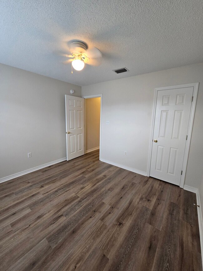 Building Photo - 396 Brown Pl