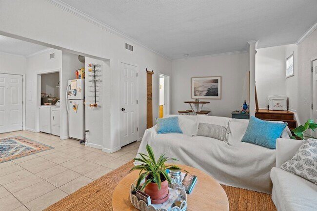 Building Photo - 114 Cedar St