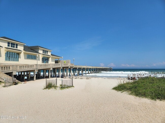 Building Photo - The Tides