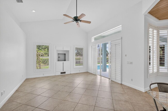 Building Photo - 8401 SE Ketch Ct